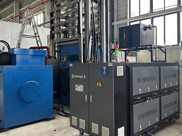 導(dǎo)熱油模溫機(jī)